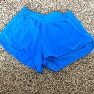 poolside lululemon hotty hot shorts